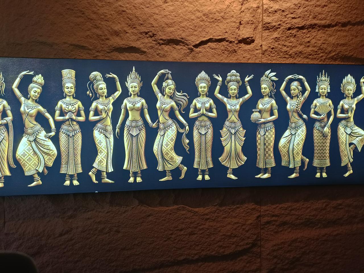 晒图笔记大赛民族服饰，姿态，表情各异，很特别，耐人寻味