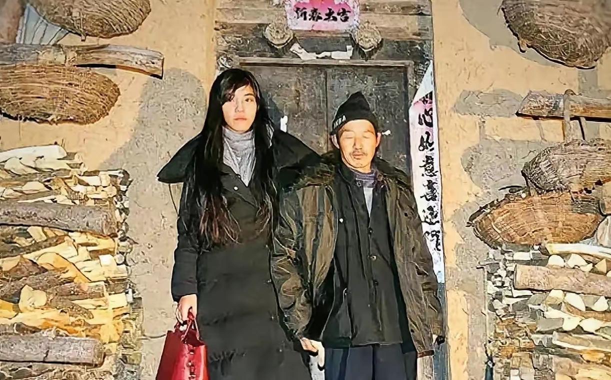 1998年，浙江，5岁女孩被寄养到陕西，一个农民家里。6年后，亲生父母强行把她领