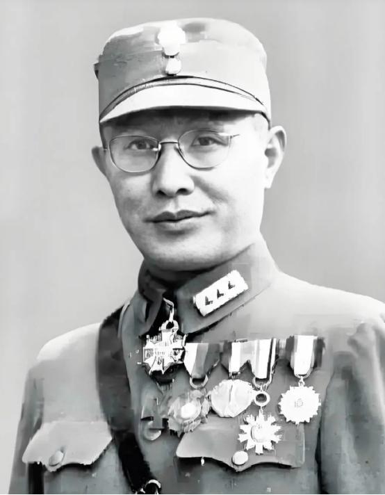 他是我最唾弃最痛恨的国军将领，因为在国共同仇敌忾对日作战期间，他却不顾民族大义，