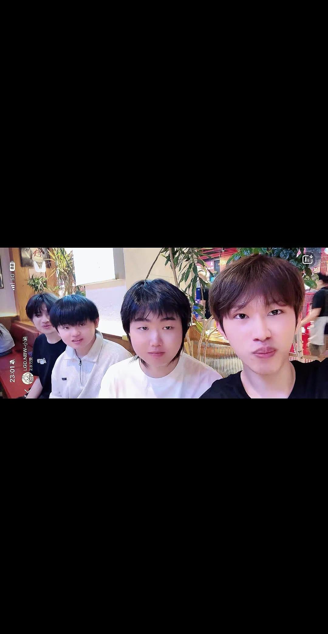 小涵和他不熟的兄弟们。尴尬的直播间，沉默的兄弟们，一个人直播的小涵杭州lgdnb