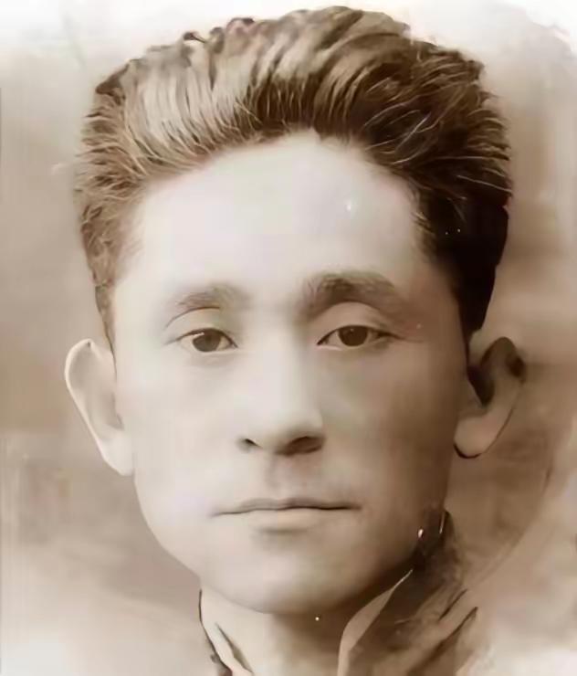 1923年，车耀先被敌人打碎颅骨，战友以为他死了，便脱掉他的衣服，丢进弹坑，就地
