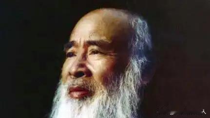 1952年的一天，18岁的山田喜美子在53岁的张大千面前褪去衣衫，红着脸说：“先
