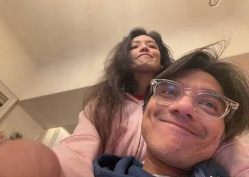 冯德伦祝贺舒淇又拿奖了冯德伦 我将我的公仔挪走 11日，祝贺《女孩》获香港电影编