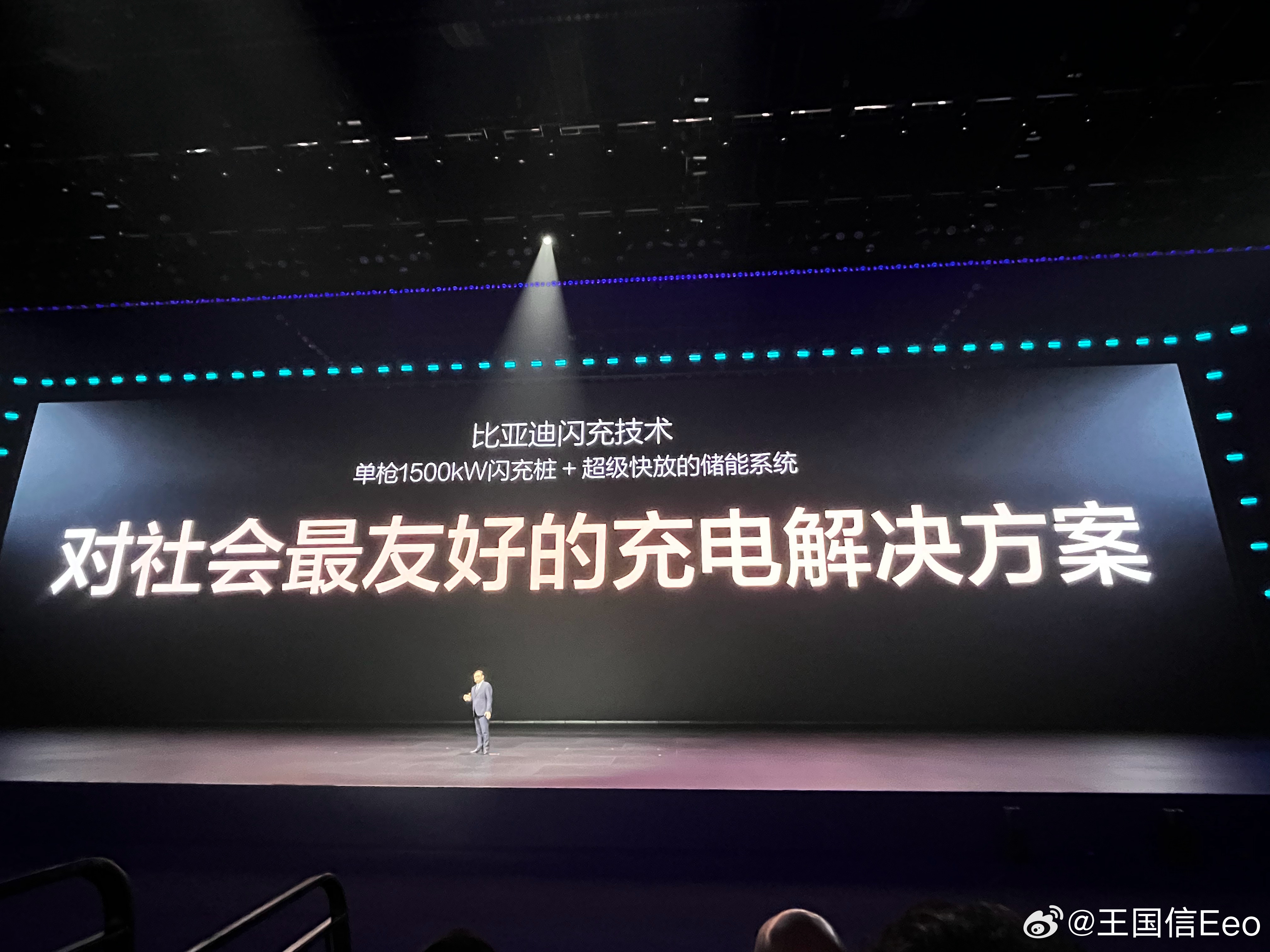 比亚迪今年的卷，放在了补能体系，这个体系包括了电池，充电桩，充电网，产品。是一整