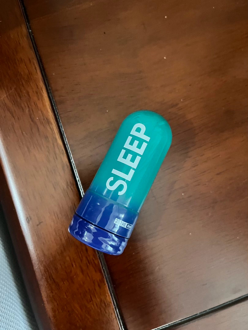 总睡不好，之前买过软糖的，睡醒很难受，头晕。这次买了这个吸入式的褪黑素，我先用过