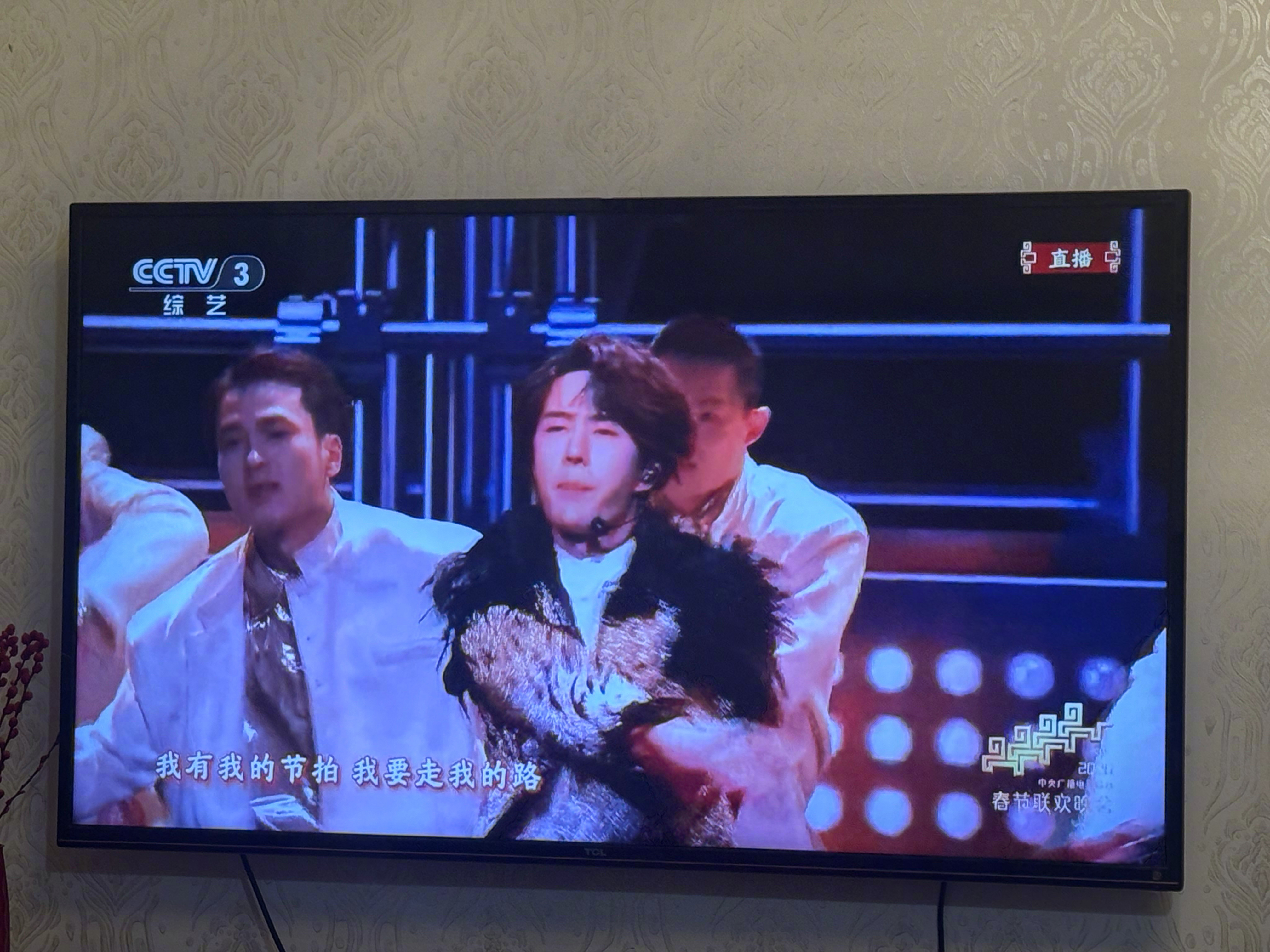 春晚段子大考春晚 关于王一博郭富城谁跳得更好谁更帅的问题，表妹和舅妈开启了家里的