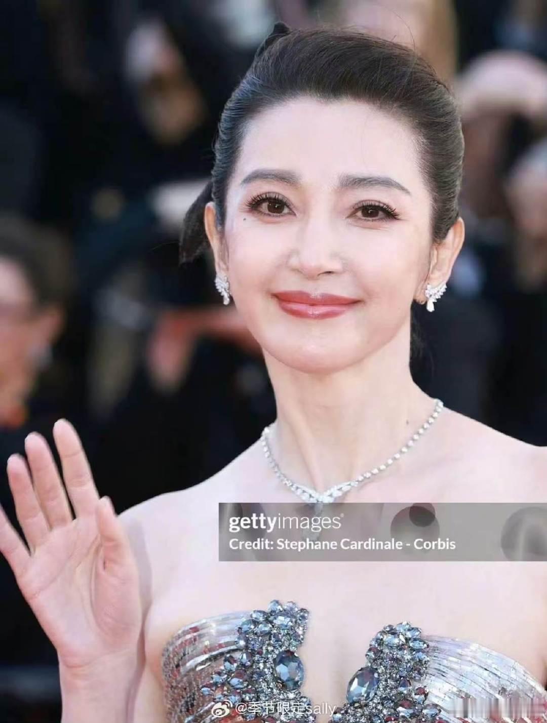 李冰冰戛纳红毯G社生图哦莫！！ 