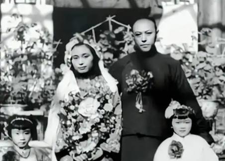 1928年，国画大师李苦禅，与师妹凌嵋琳成婚。不料，6年后，凌嵋琳竟在李苦禅不知