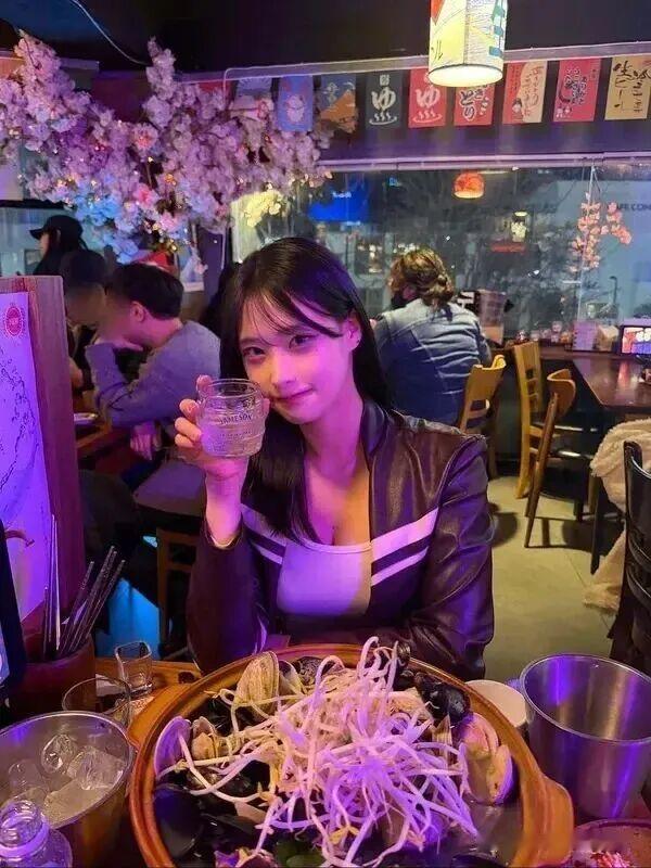 美女，可以一起喝一杯吗？下次我请你啊！ 