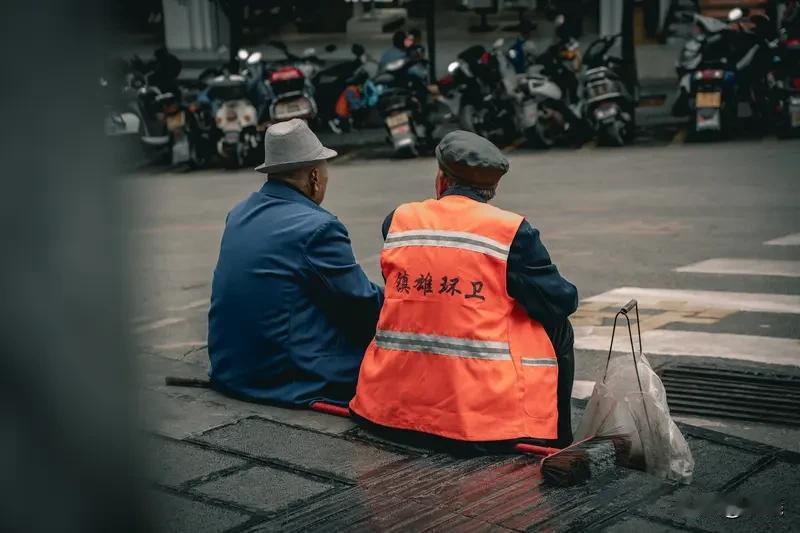 人的一生求什么？有人求名，像古代书生十年苦读，只为金榜题名、光宗耀祖，可名满天下