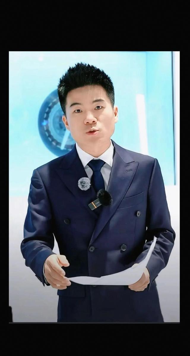 与辉同行的定制化边界还在继续扩张，这一次是卫生巾。
 
8月5日，在与辉同行一款