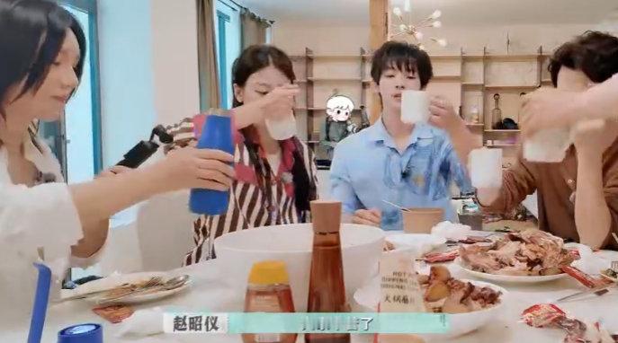 张予曦把鼓励价值刻进DNA 张予曦这鼓励也太会了吧！毕雯珺说靠大家，她直接夸 “