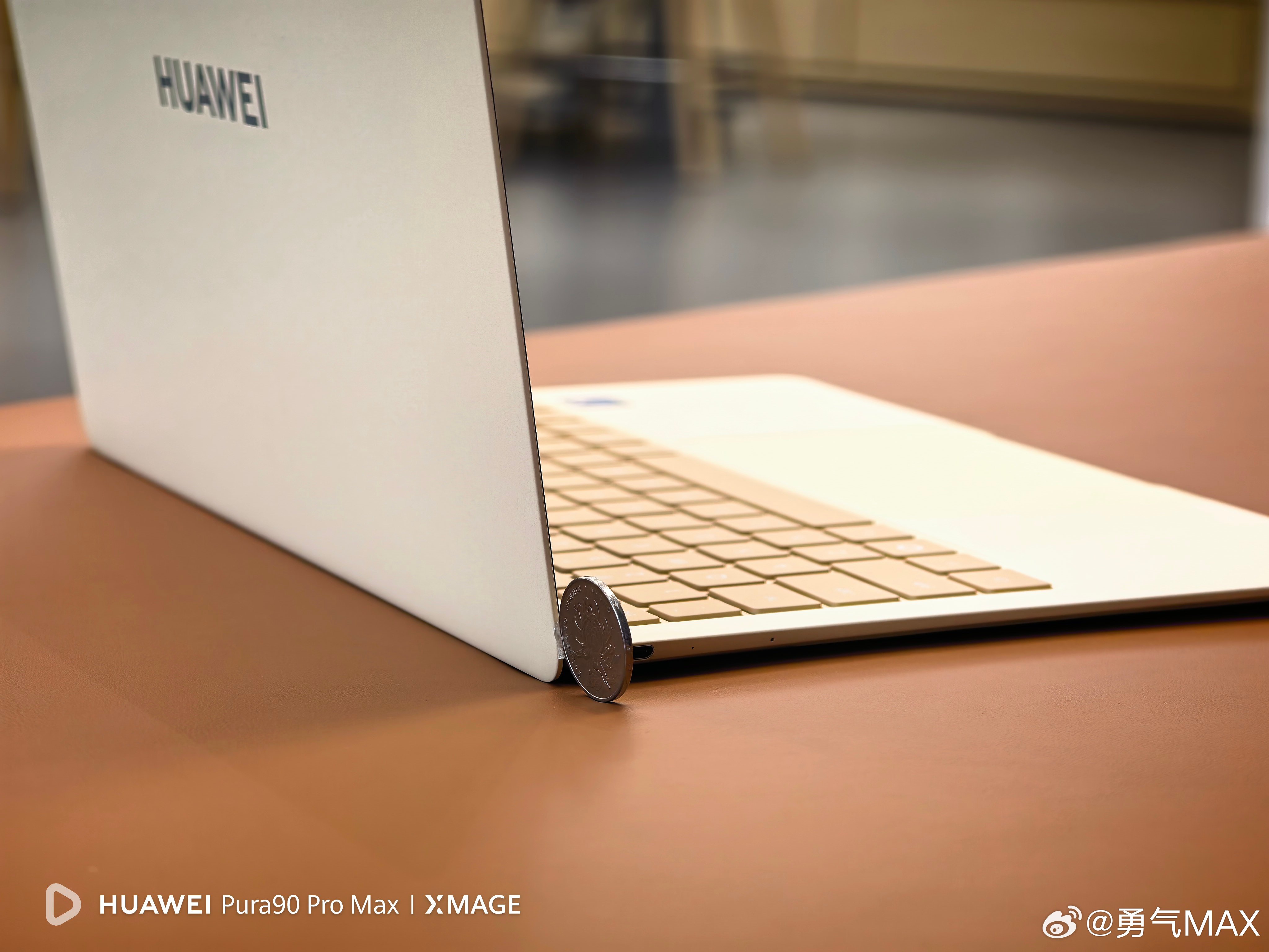 华为MateBook Pro S的屏幕部分“比一元硬币还薄”