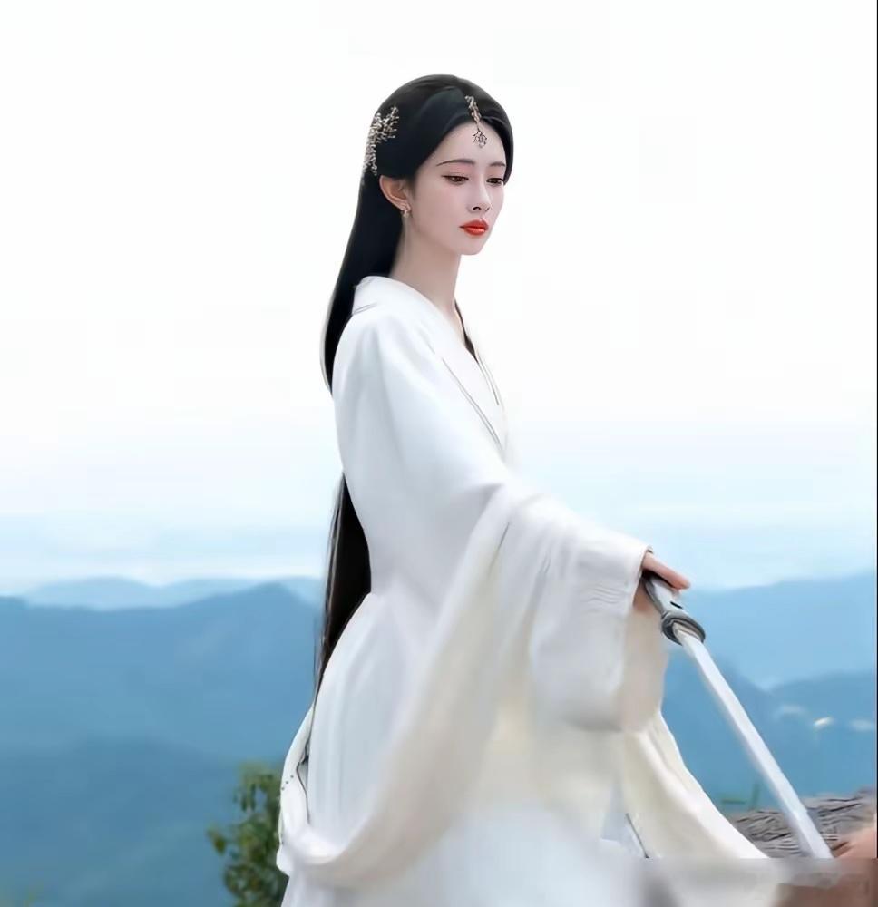 《百花杀》的选角，挺有意思。 有人觉得，男主何与，像短剧咖，撑不起大女主孟子义。