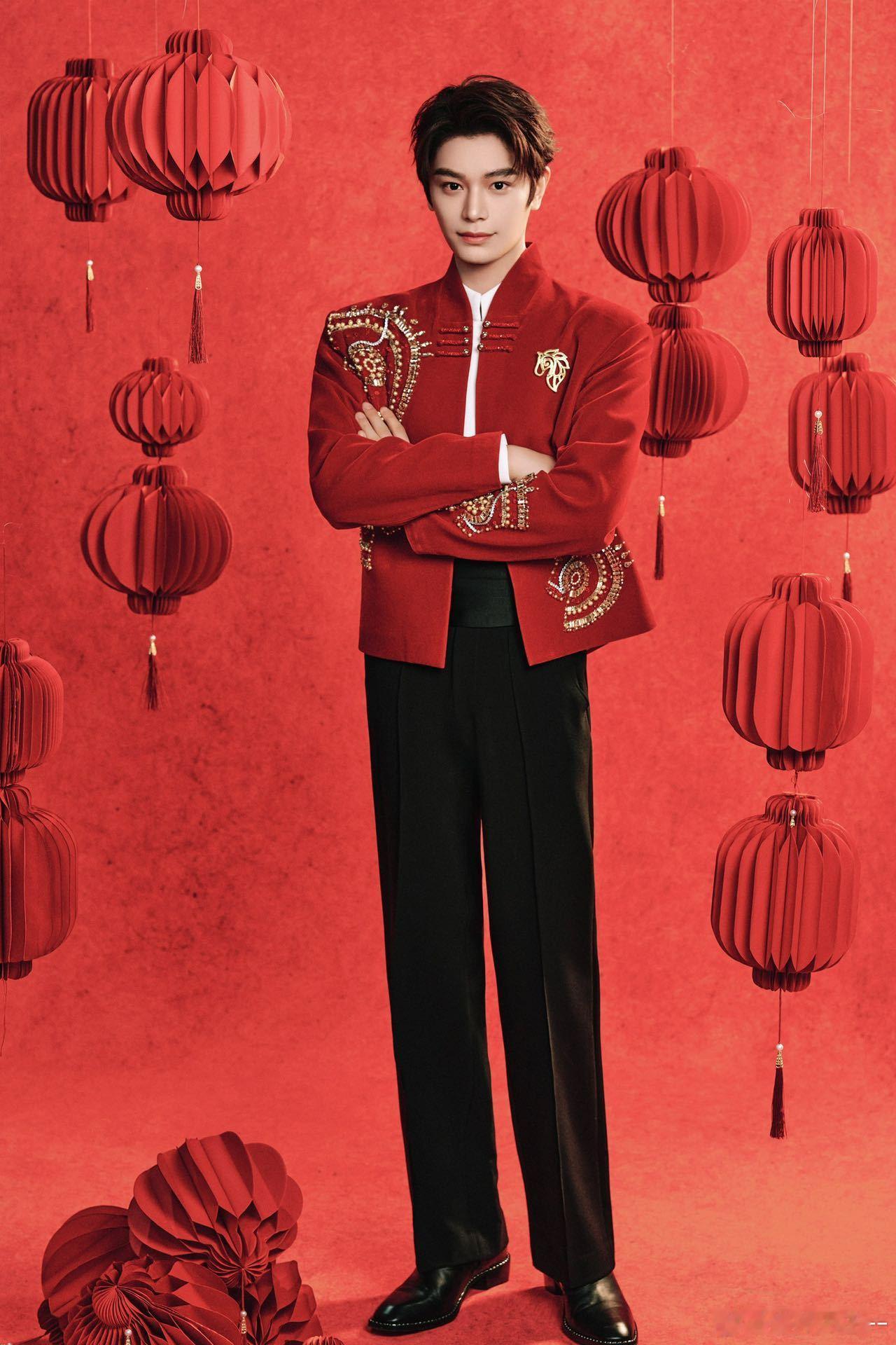 气氛组组长丁禹兮 丁禹兮每一次自信的开场都是对观众的承诺，每一次掌声都是对他辛勤