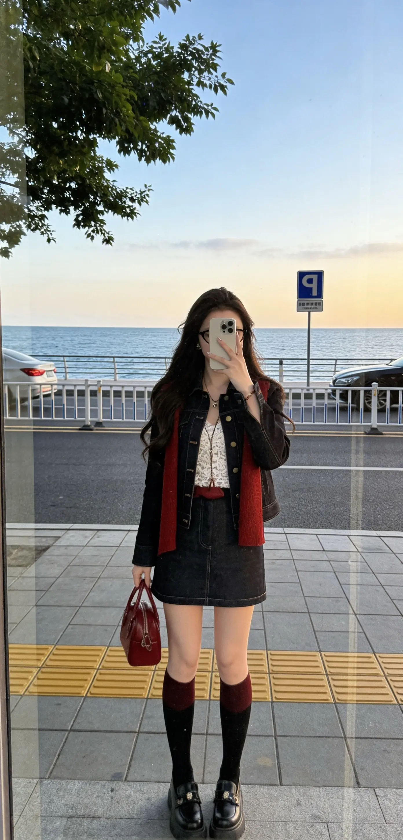 “一个人在变成铁石心肠之前，        她一定是付出了全部的温柔和善良”