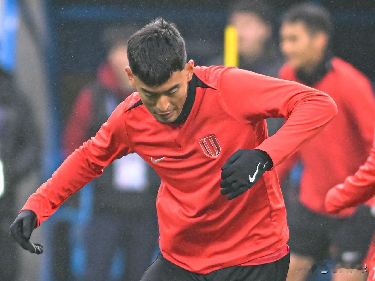 不知道王子铭有没有后悔加盟成都蓉城…今天成都蓉城官宣了拜合拉木加盟，锋线的竞争更