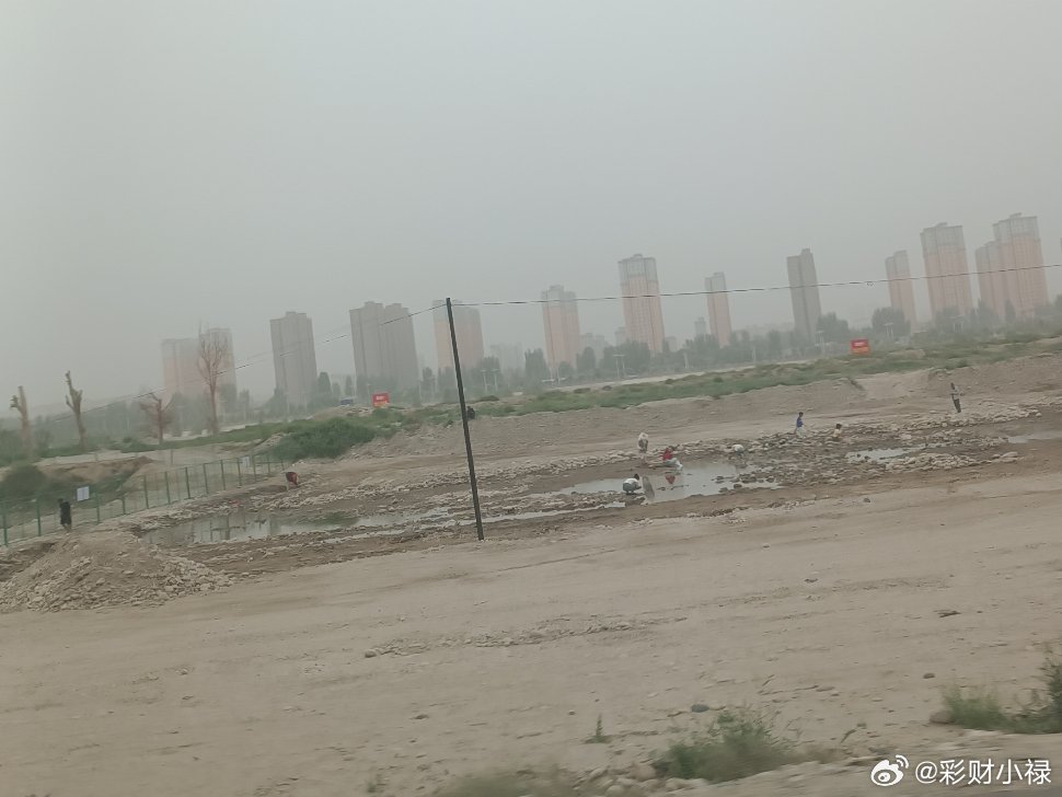在和田住了一宿，新疆所有城市中最不喜欢的就是和田了。也不知道是不是我们刚好赶上了