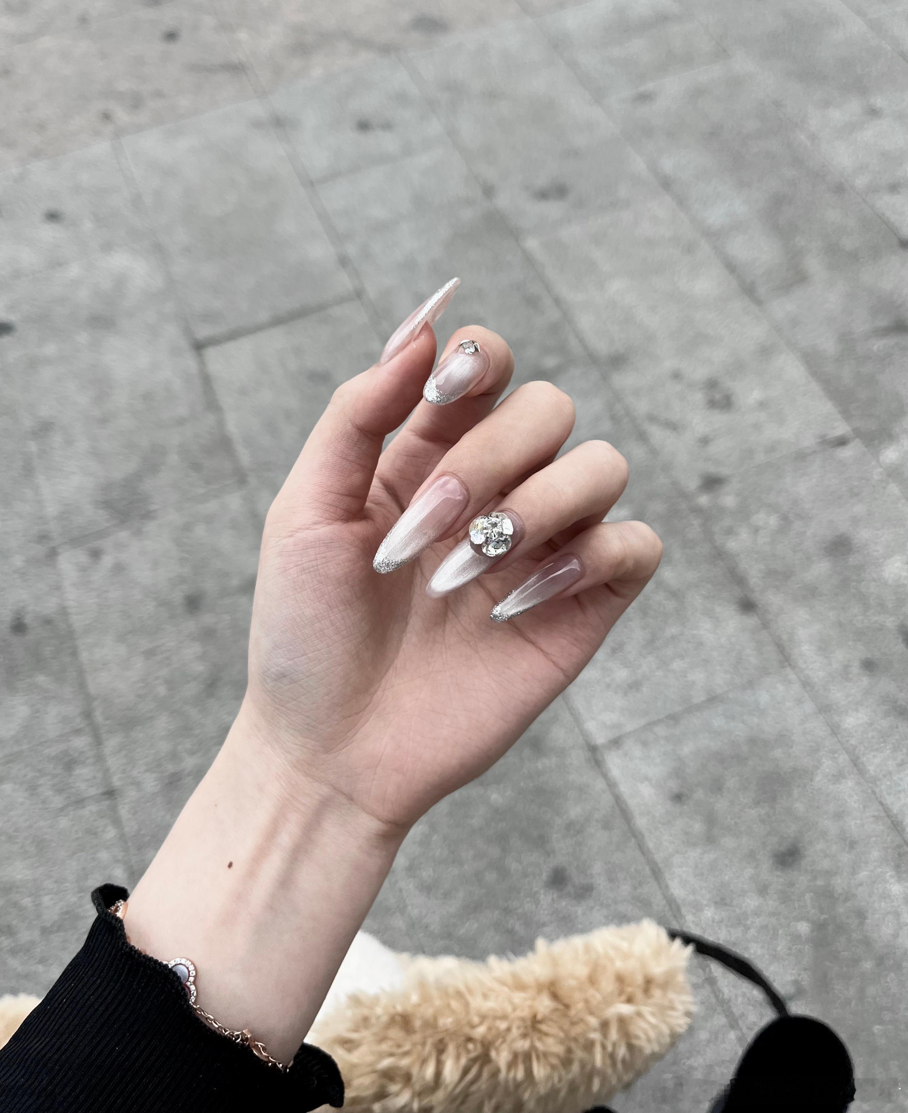 【💅🏻38163】好喜欢新美甲啊 款式+甲片1.2张（调滤镜了 手有点黑） 