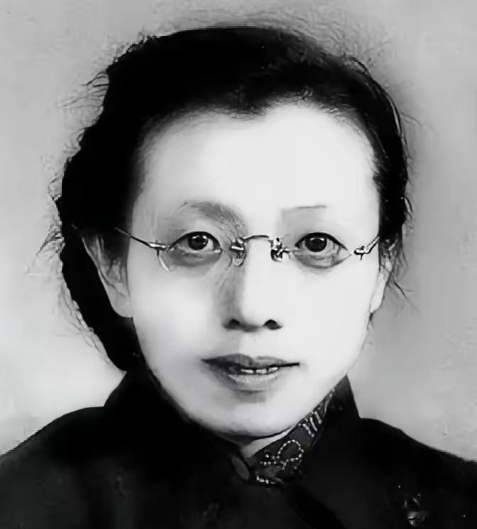 潜伏敌营核心地带，陈修良临危受命重建南京地下市委，直面十万特务包围
 
1946