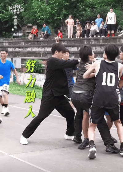 我要笑晕了哈哈哈哈 王大将军都挤不进的圈子 ​​​