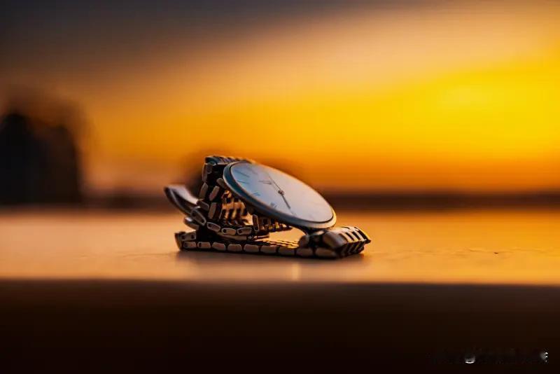 人类衰老，到底是时间还是生理在作祟？其实二者都脱不了干系。时间是把杀猪刀，它悄无