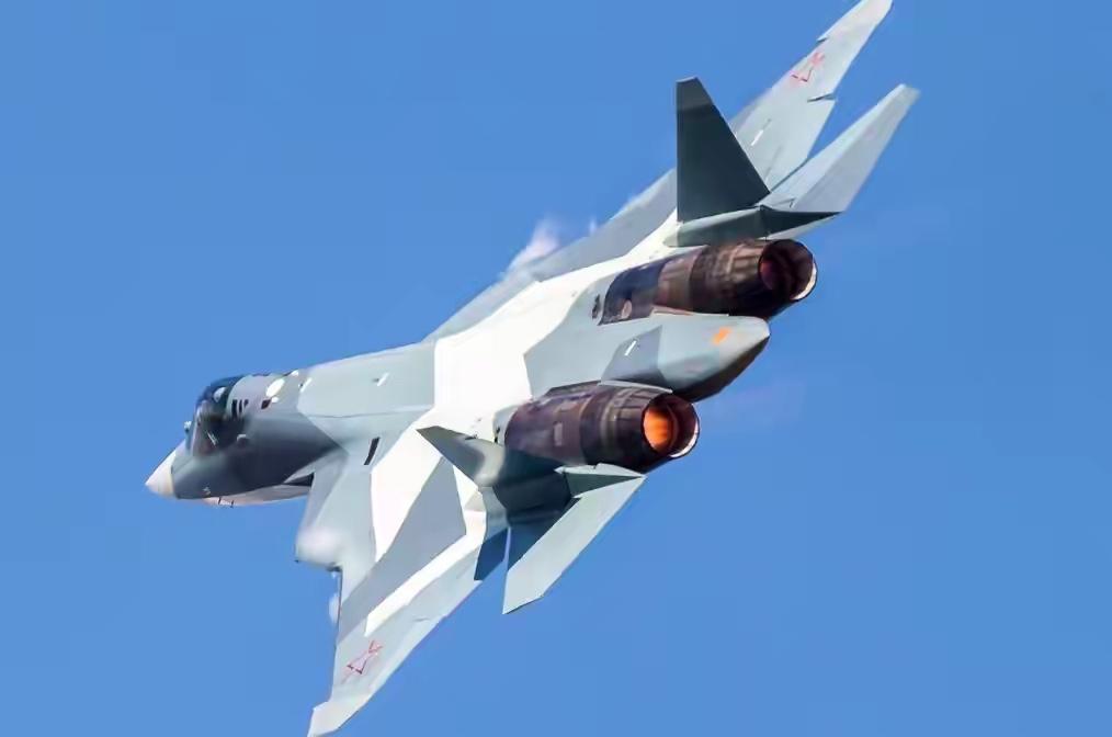 普京的底牌，终于曝光了。
8月12日，俄罗斯空天军（VKS）迎来了成立11周年纪
