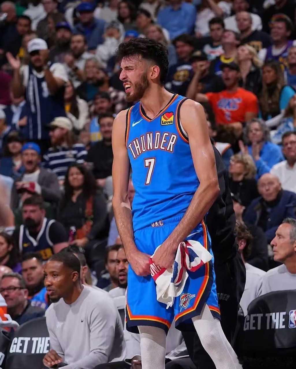 雷霆交易多特NBA商业联盟雷霆开启阵容精简操作，多名轮换球员离队，切特袒露内心不