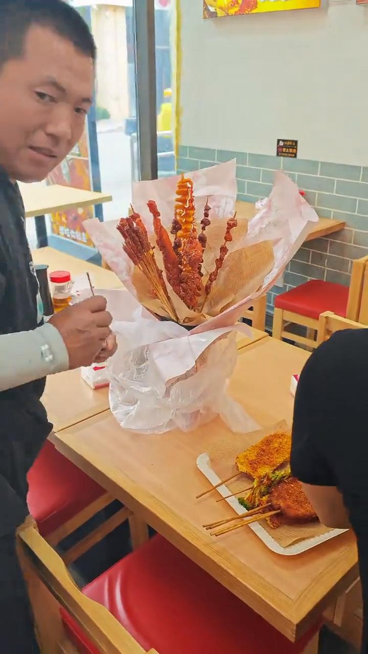 这个挺好看的，往前放，能吃还能看，这当父母的游戏了。