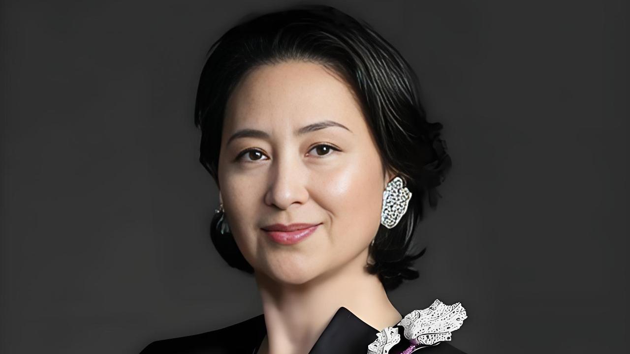 何超琼碾压章泽天，不一定吧？

章泽天最新一期的播客采访嘉宾是叱咤风云的何超琼。
