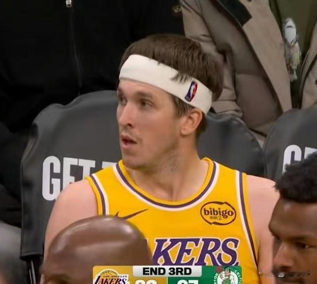 夸张！杰伦布朗谈里夫斯17次罚球：

“很夸张。”

“不过，这就是里夫斯的打球