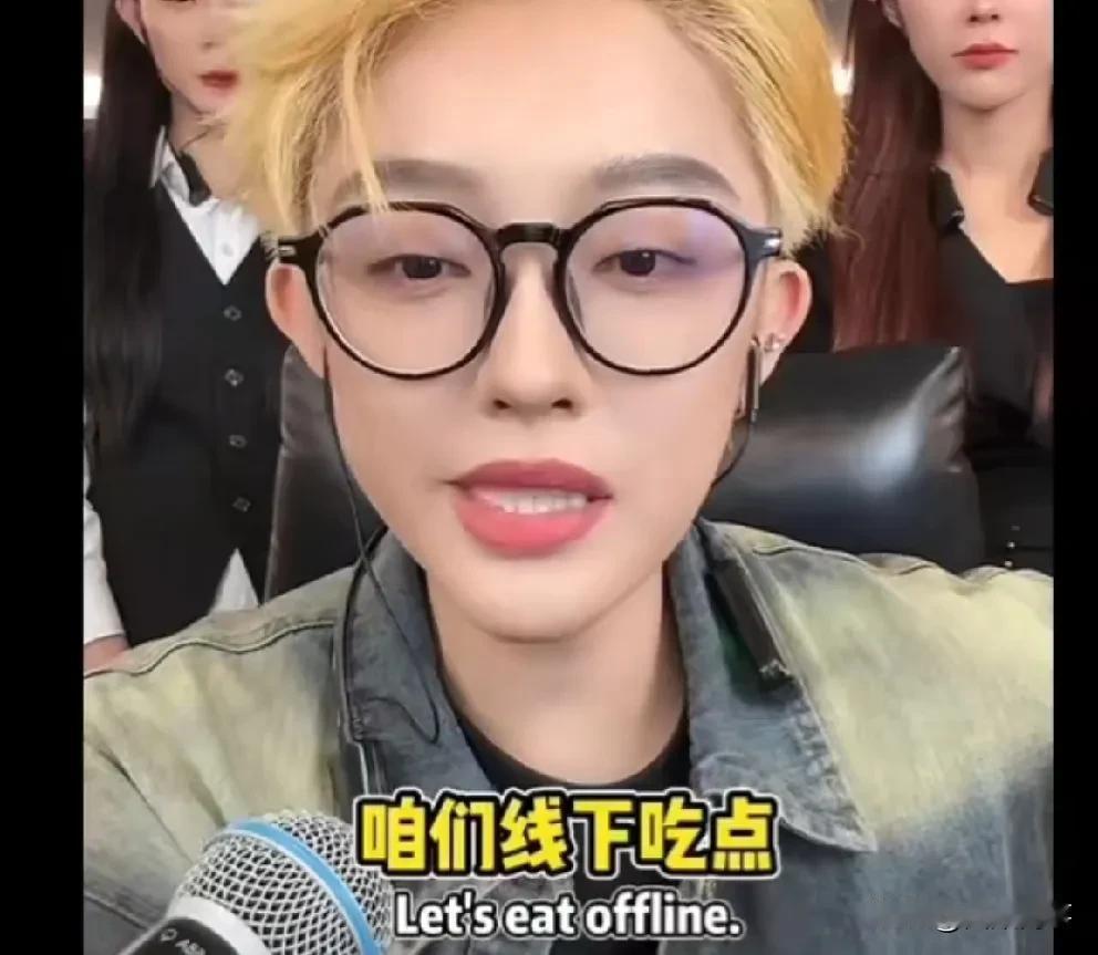 娜美因家族遗传原因，一直睁眼睡觉！

           娜美还自爆睁眼睛睡觉