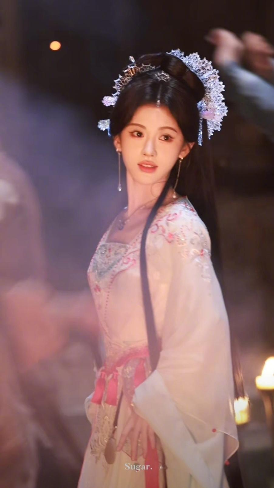 《来战》目前看过的造型里，偏爱这三套👇 鞠婧祎阿黛造型 ​​​