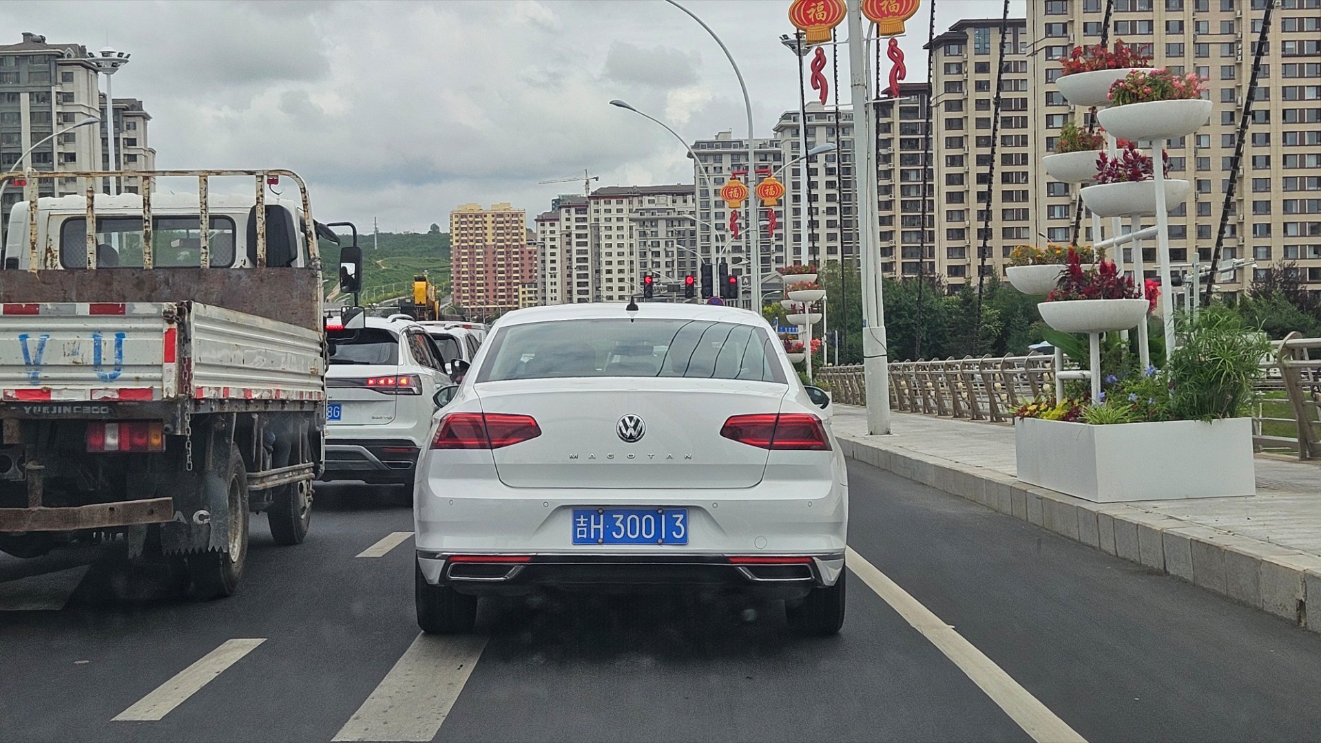 暴晒后车内能有多热我甚至考虑过因为这个去买辆白车，白A6白迈腾白宝马X5之类的，