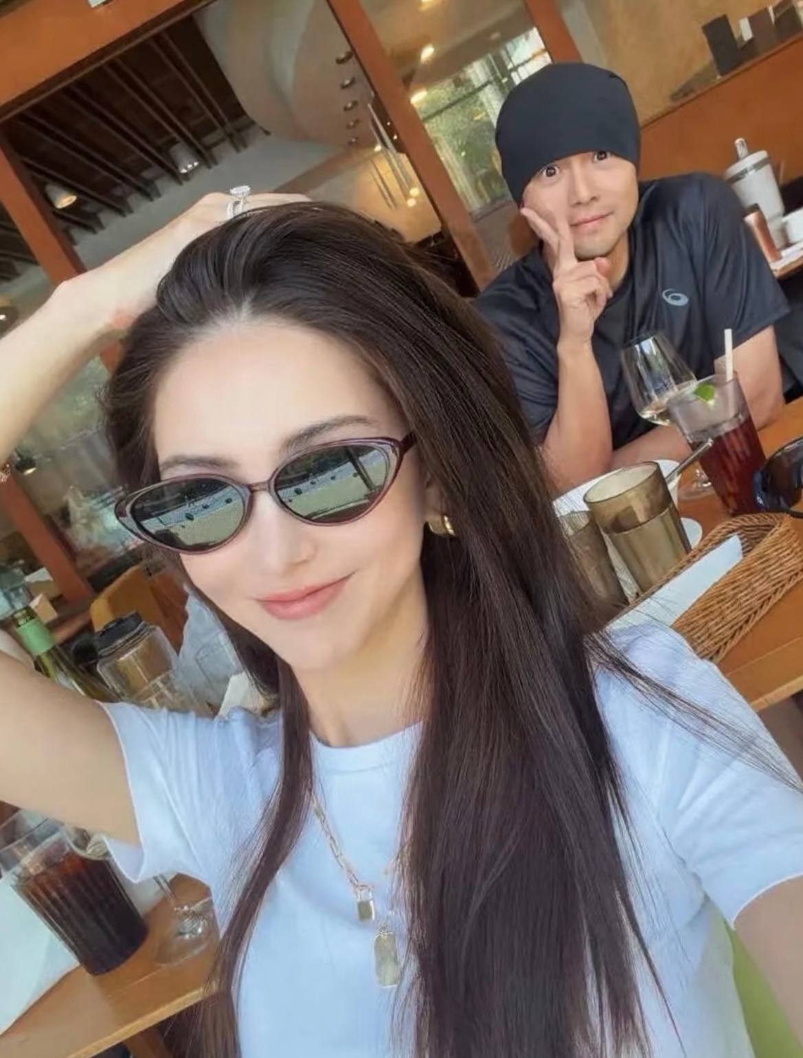 昆凌唯一站哥周杰伦昆凌和周杰伦就是生理性喜欢吧你们俩没一刻分开 一直黏黏糊糊的周