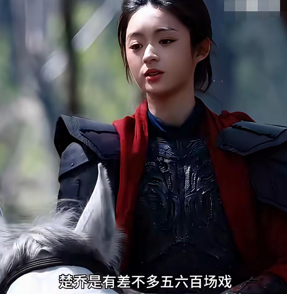 张萌回应为何没有换掉黄杨钿甜？她表示“天价耳环”事件后，有考虑过换脸或者换人，但