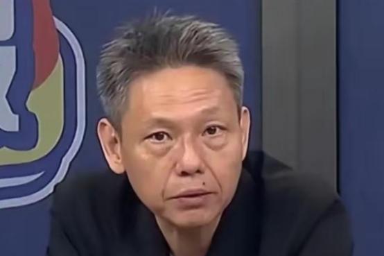 台湾时事评论员谢寒冰：你们知道中国大陆在干什么吗？他在给全国的退伍军人制发预备役