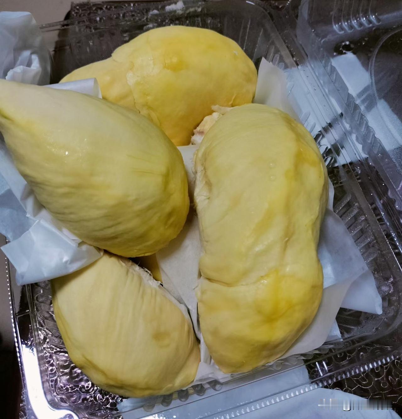 - 5个鼓包的，一个鼓包一房肉；捏果刺，能轻松合拢有弹性的熟度刚好。
以前负担重