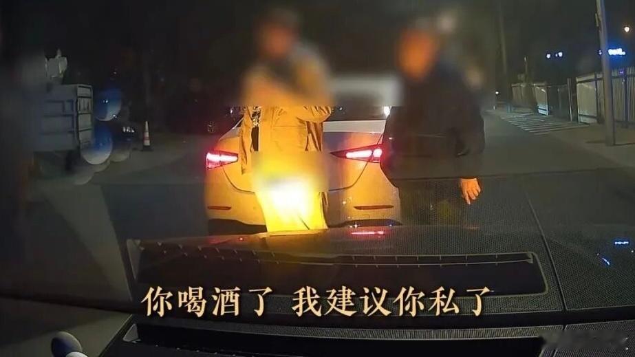 细思极恐“就蹭了一下车，居然要我赔10万？”说起这件事，北京的赵女士至今后背发凉