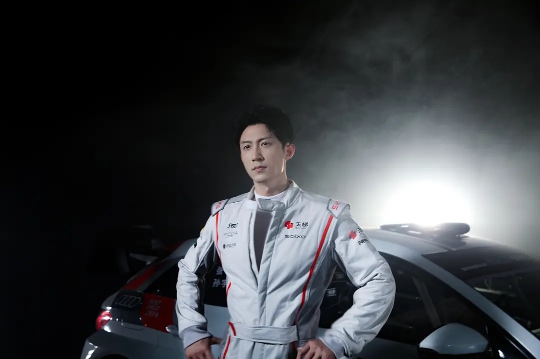 第一次看“飞驰人生”系列电影，对于赛车爱好者（我不是）来说这片应该够燃够爽，大银