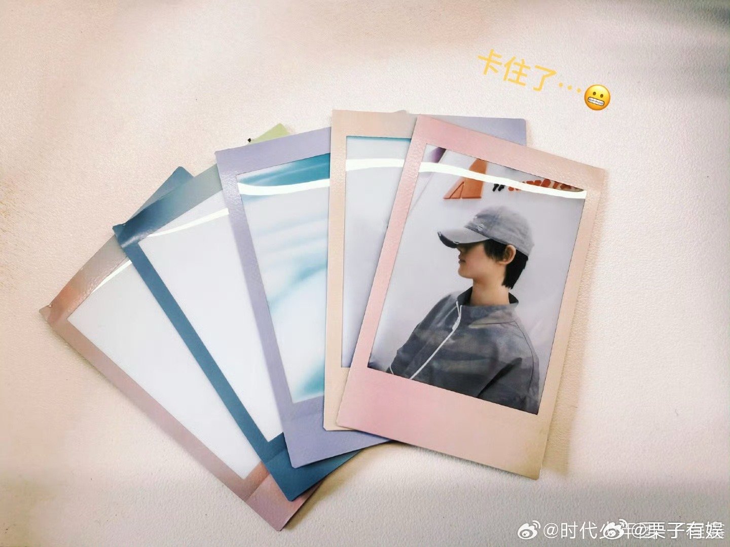 丁程鑫从冬到春十二张拍立得丁程鑫从冬到春的照片合集丁程鑫从冬到春十二张拍立得，好