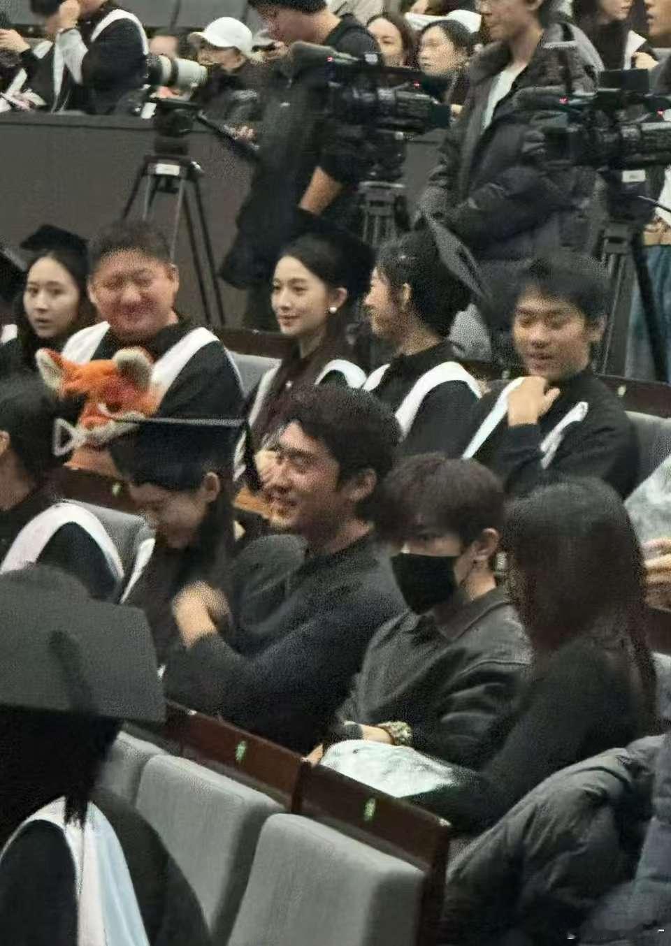 易烊千玺补办中戏毕业典礼易烊千玺去中戏毕业典礼了易烊千玺补办中戏 ​​​