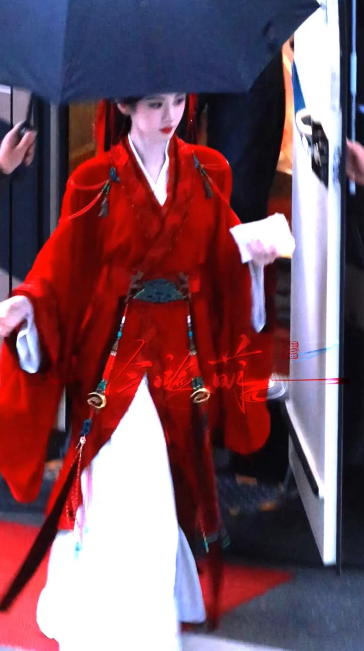 验证一个人是不是大美女看她穿红衣就行了 