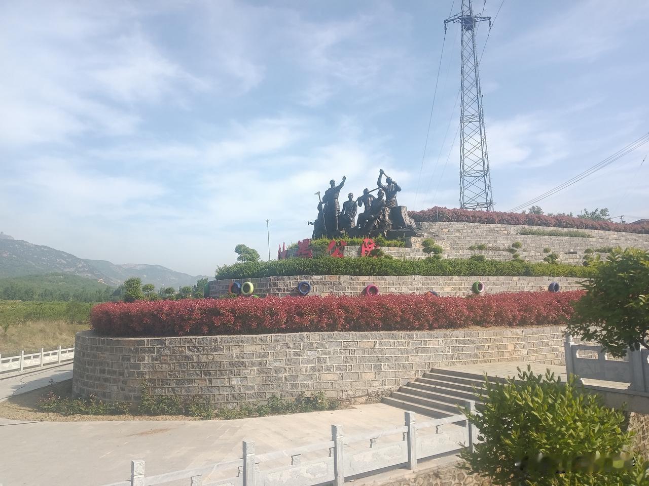 高纪明(山东)
自勉
山有棱时山自峭，灯无影子也光明。
但凭余力可来用，提笔寻石