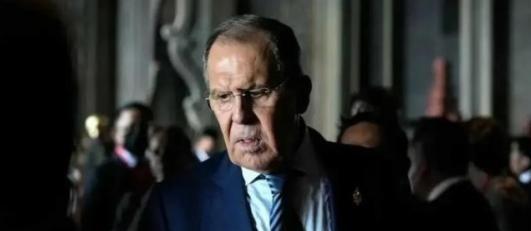 普京已经发现，俄罗斯虽然可以大规模空袭乌克兰所有的军事目标，工业基地，但是最后根