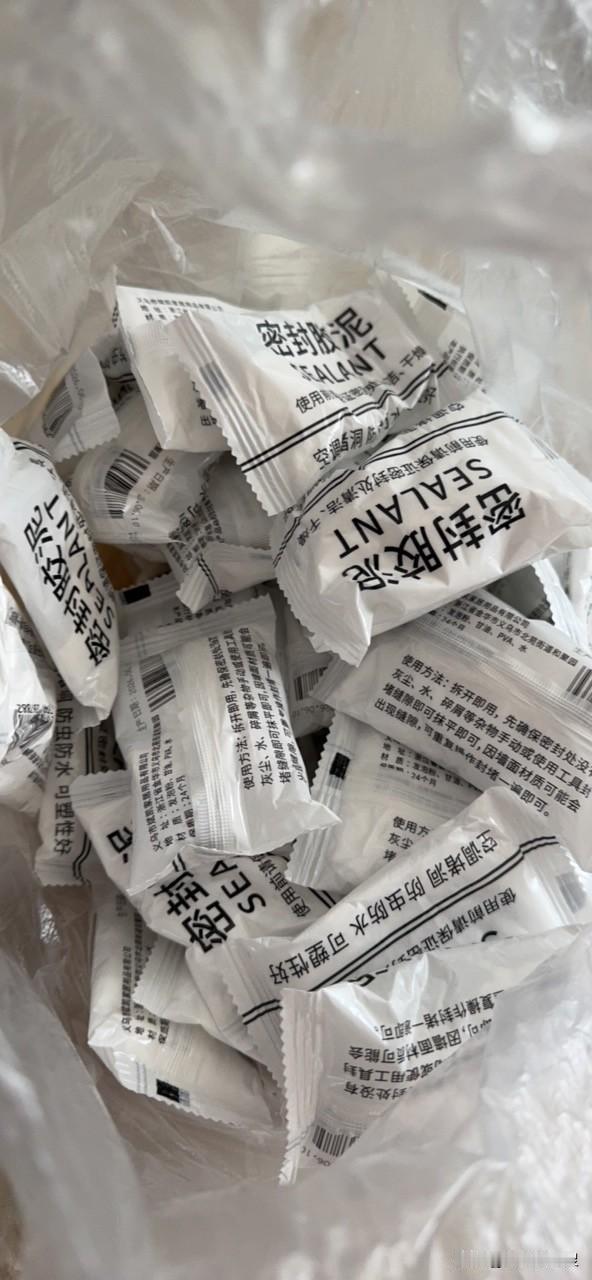 现在有的商家真的不负责任。
我在某平台上买的防水堵漏胶泥。买了50袋，原本打算堵