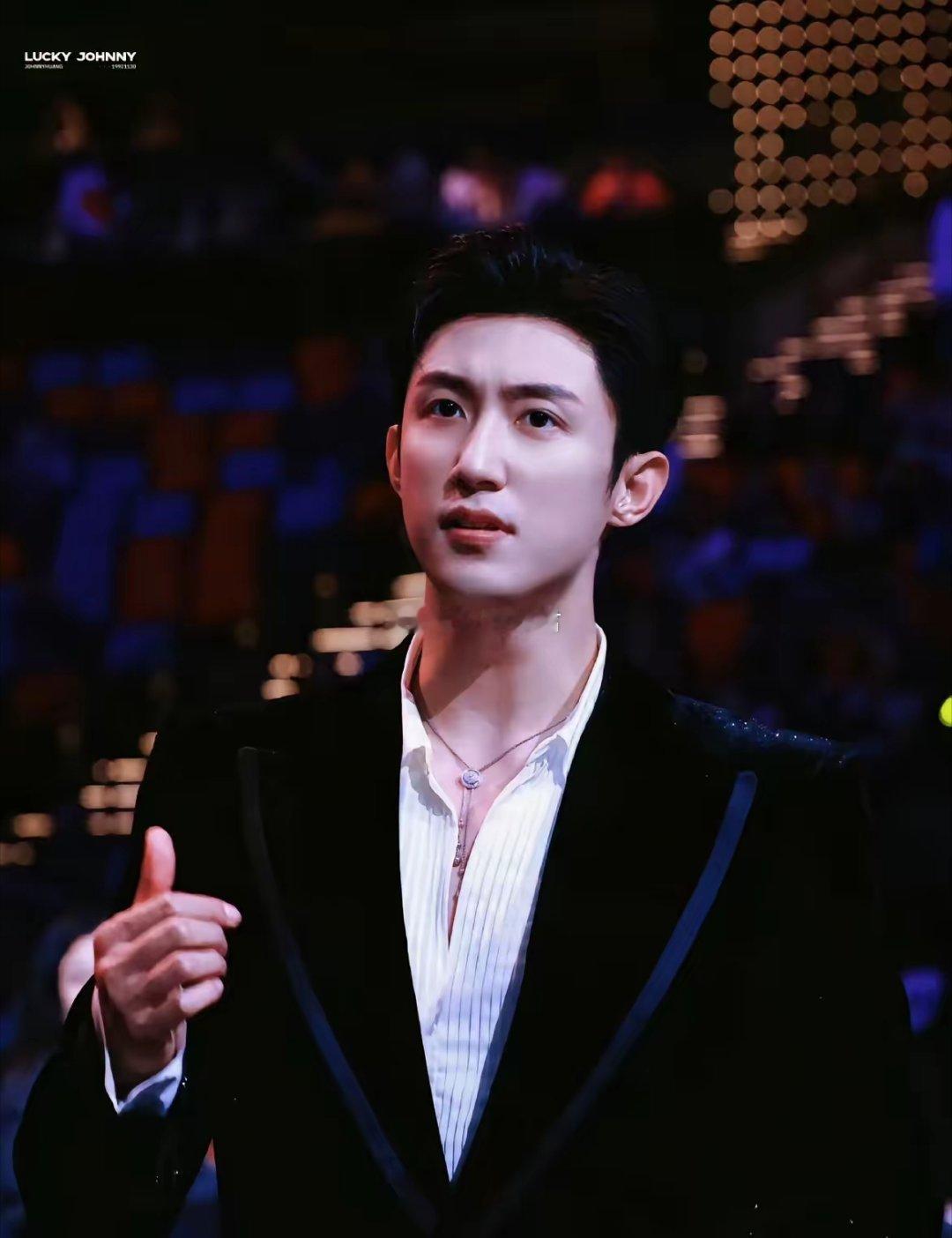 秦岚没和魏大勋互动不是因为2人分手了实在是因为郭京飞和黄景瑜太太太让秦岚没有形象