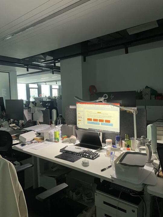 早7:42，办公室空荡荡，我做题2小时了