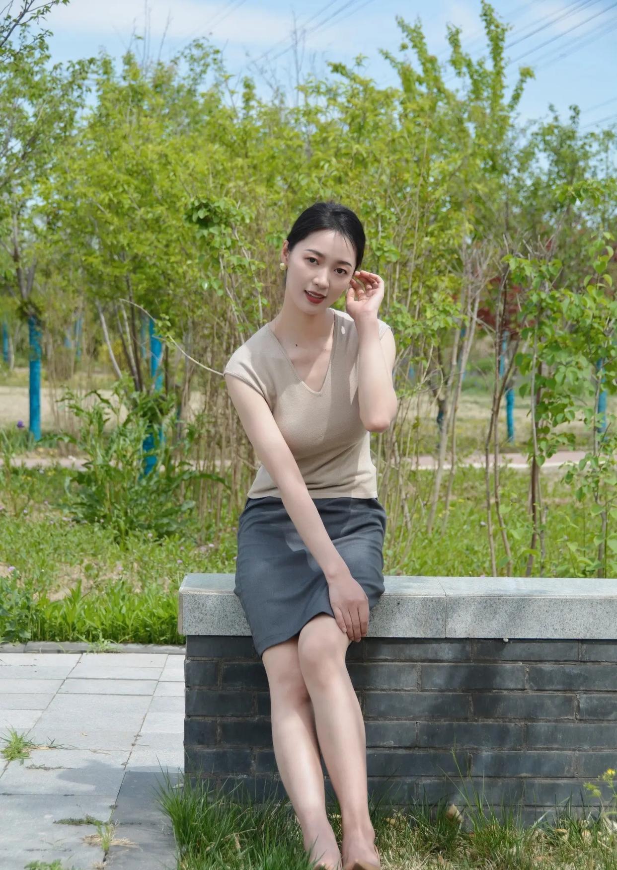 不被定义的风格，在干练与温柔之间，找到属于自己的节奏。 