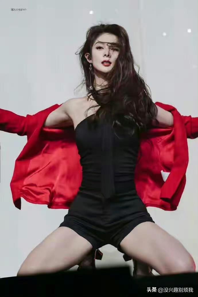 傅菁红衣热舞，这舞蹈，连空气都跟着节奏动了！